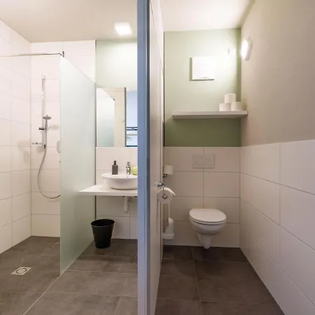 Contiki Haus Schoeneck Хостел