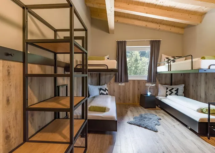 Contiki Haus Schoeneck ホステル *