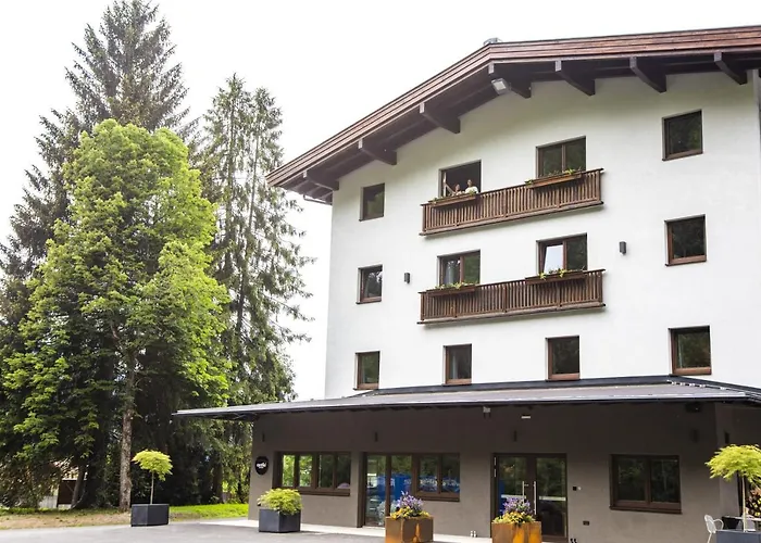 Contiki Haus Schoeneck ホステル *