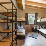 Contiki Haus Schoeneck אכסניה *