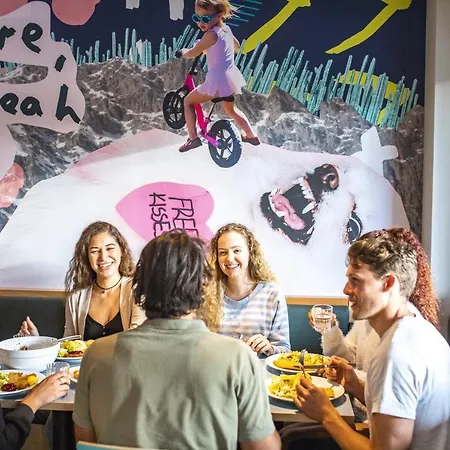 Contiki Haus Schoeneck 旅馆