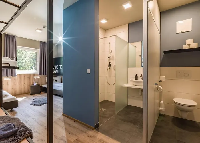 Contiki Haus Schoeneck Hostel *